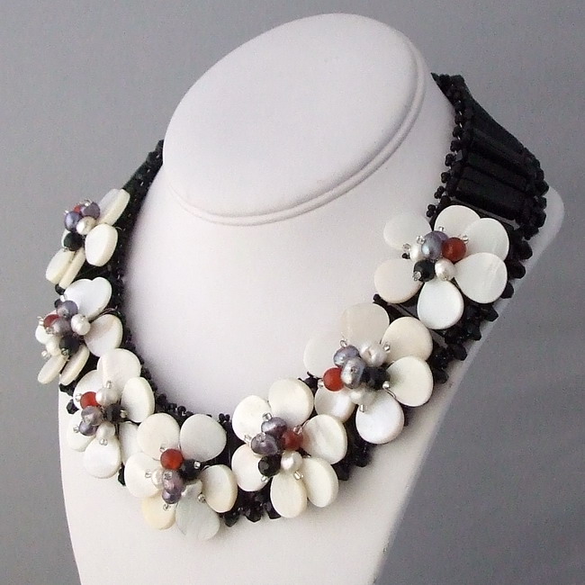 Sophisticated Seven Flowers Mother of Pearl 925 Necklac