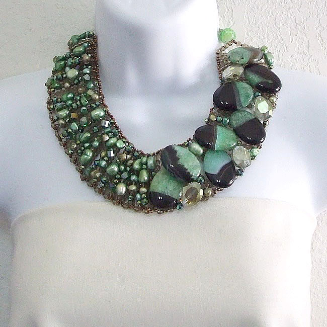 Natural Elegance Green Agate-Pearl Mix Collar Necklace